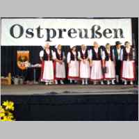 902-1056 Regionaltreffen 2009 Neunbrandenburg, ein Chor singt Volkslieder.jpg